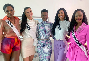 Hallitsevalta Miss Universumilta kunnianosoitus Viivi Altoselle